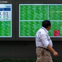 Bolsa japonesa fecha com maior queda da história