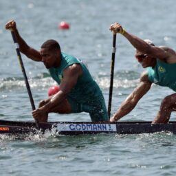 Isaquias Queiroz e Jacky Godmann terminam em último na final do C2 500