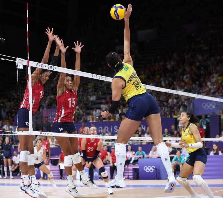 Seleção feminina volta a ser castigada pelos EUA e vai brigar pelo bronze no vôlei