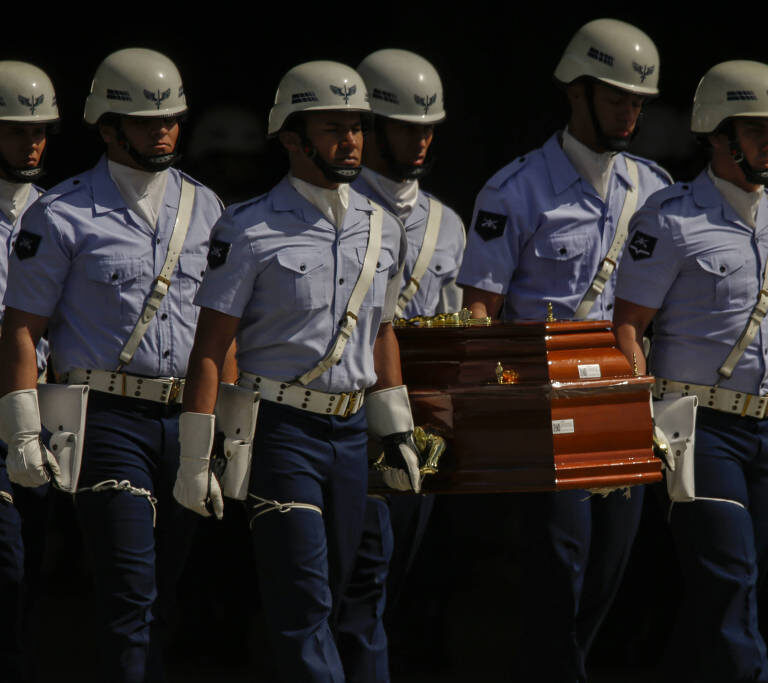 Força Aérea faz novo transporte de urnas funerárias para Cascavel (PR)