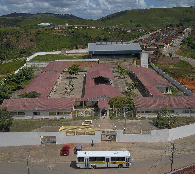 Desigualdade entre escolas pobres e ricas é de 4 anos ao fim do ensino fundamental