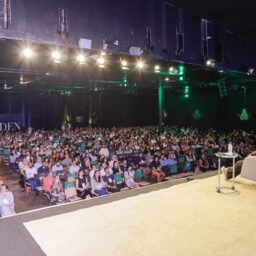 Mais de três mil pessoas circulam em evento da Associação Comercial