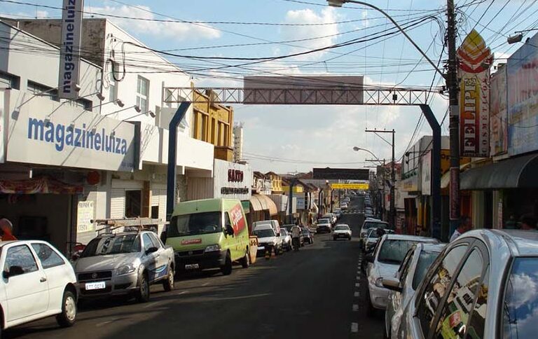 Comércio e serviços públicos de Pompeia fecham nesta terça-feira