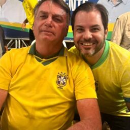 Ricardinho reencontra Bolsonaro e ‘cola’ imagem por apoio e votos