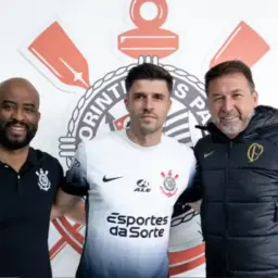 Corinthians anuncia a contratação do atacante Héctor Hernández até 2026