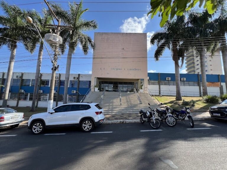 Única escola estadual com três cursos técnicos na grade abre período de inscrições