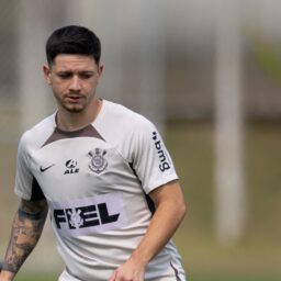 Garro usa até lema de Abel Ferreira contra queda do Corinthians