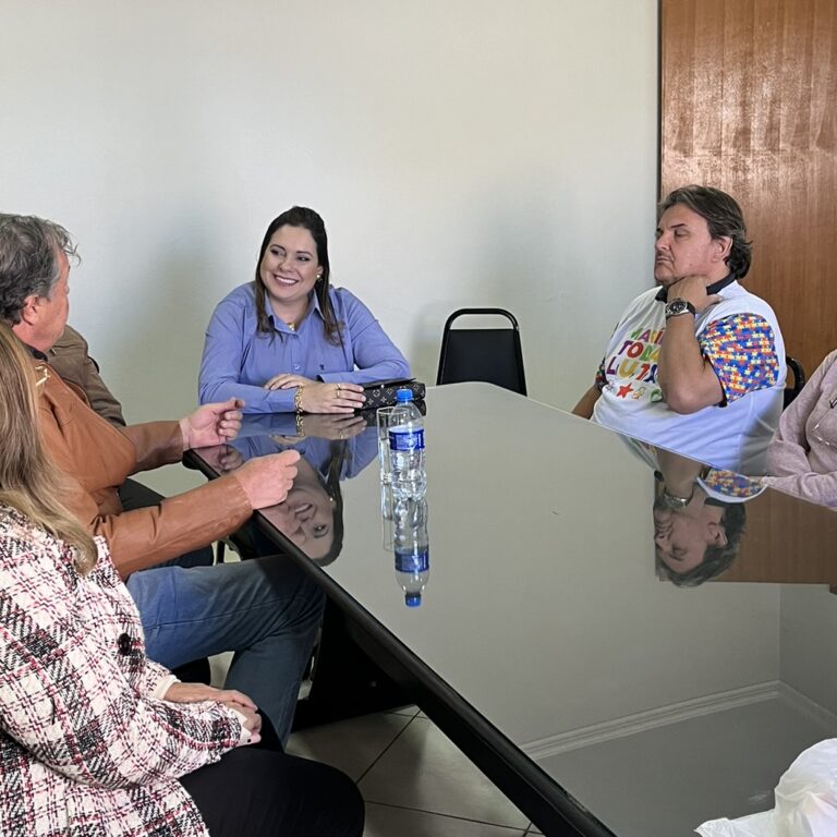 Visita à Apae de Marília rende diálogos com a candidata a prefeita Nayara Mazini