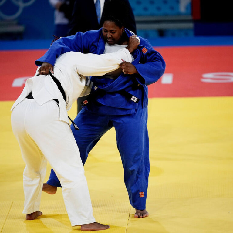 Beatriz Souza vence final do judô e conquista primeiro ouro do Brasil em Paris