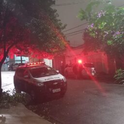 Em noite fria e chuvosa, homem que ocupava casa abandonada morre