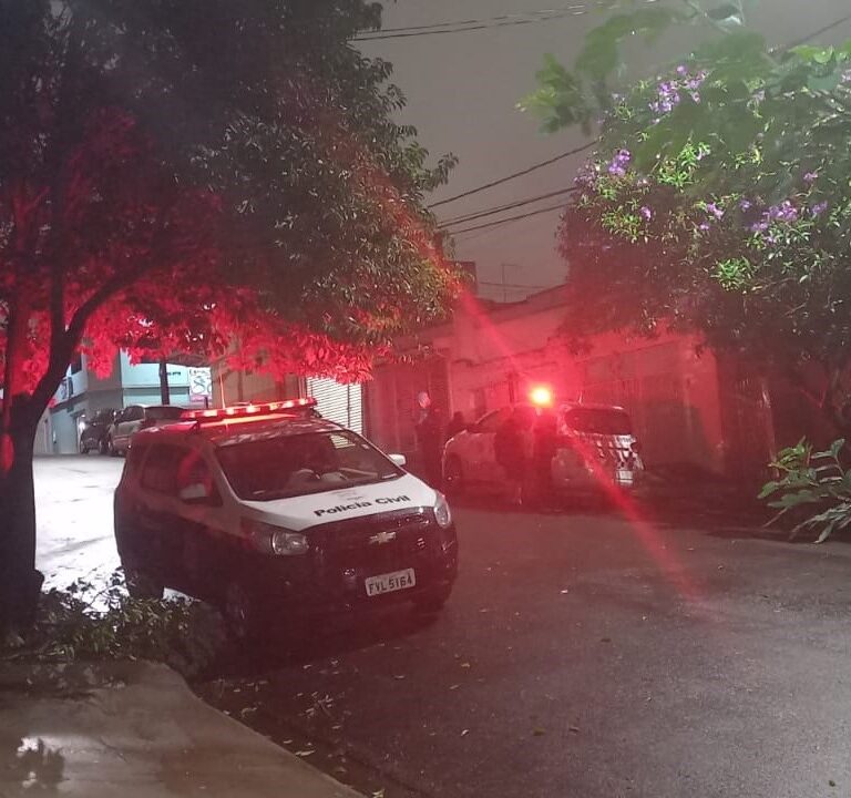 Em noite fria e chuvosa, homem que ocupava casa abandonada morre