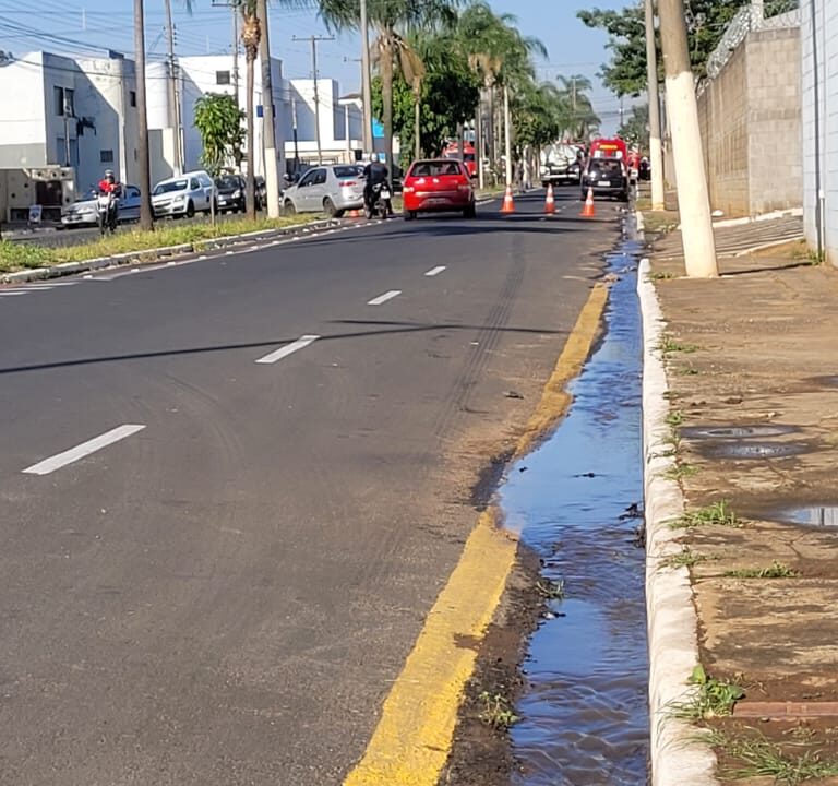 Hidrante a 100 metros de incêndio na zona norte estava sem água