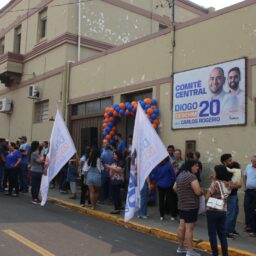 Em ato de campanha, Diogo Ceschim inaugura comitê e faz caminhada em Pompeia