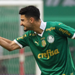 Palmeiras bate o São Paulo em clássico polêmico pelo Campeonato Brasileiro