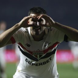 Trio de ataque do São Paulo enfrenta seca de gols