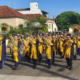 Escolas, bandas e instituições participam de desfile em Vera Cruz nesta sexta