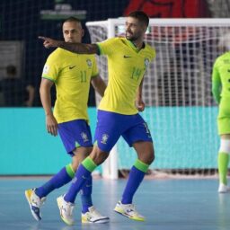 Brasil atropela a Costa Rica e vai às quartas na Copa do Mundo de Futsal