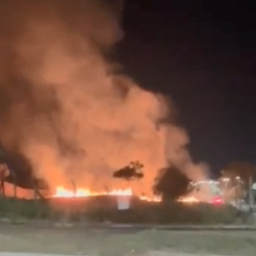 Motociclista flagra rapaz que colocou fogo em terreno no Distrito Industrial