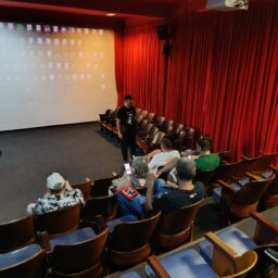 Rodrigo Grota se reúne com fãs e prestigia Festival de Cinema de Marília