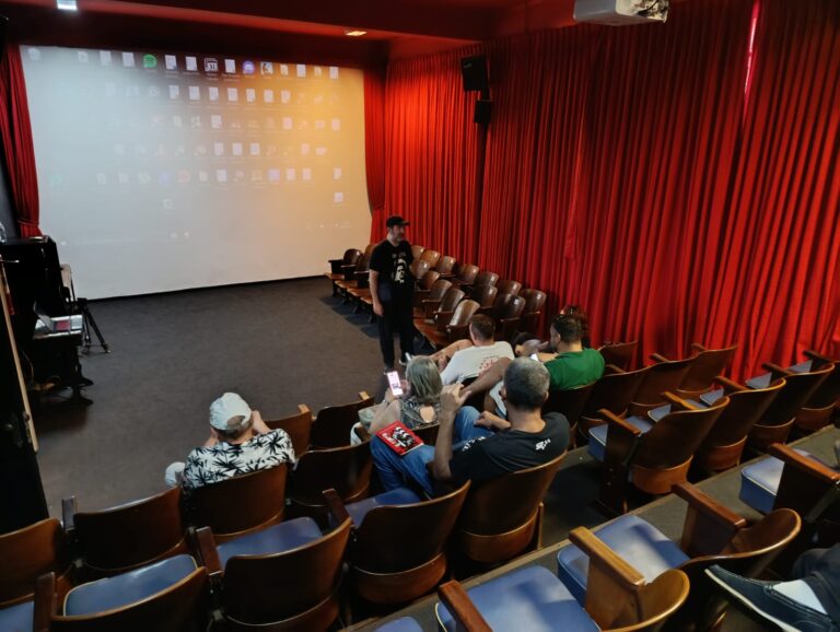 Rodrigo Grota se reúne com fãs e prestigia Festival de Cinema de Marília