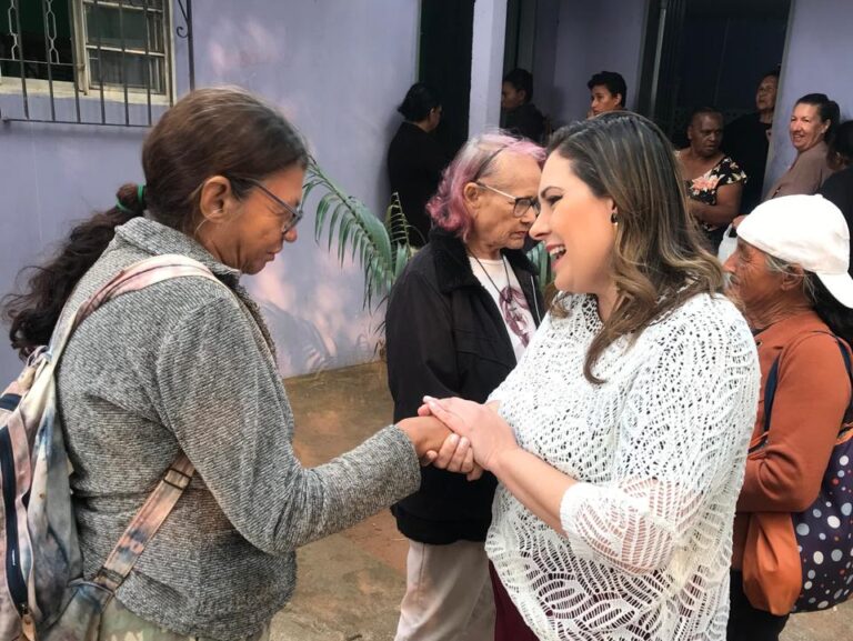 Nayara Mazini e equipe acompanham doações de leite do Instituto Salve o Planeta Terra