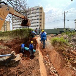 Quebra de tubulação afeta abastecimento de água na zona sul