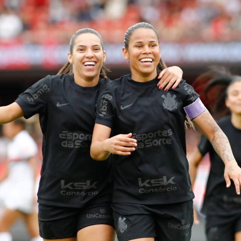 Corinthians vence São Paulo no Morumbis e sai na frente na decisão