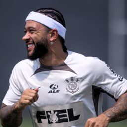 Com Memphis perto de estreia, Corinthians lota setor que era dilema