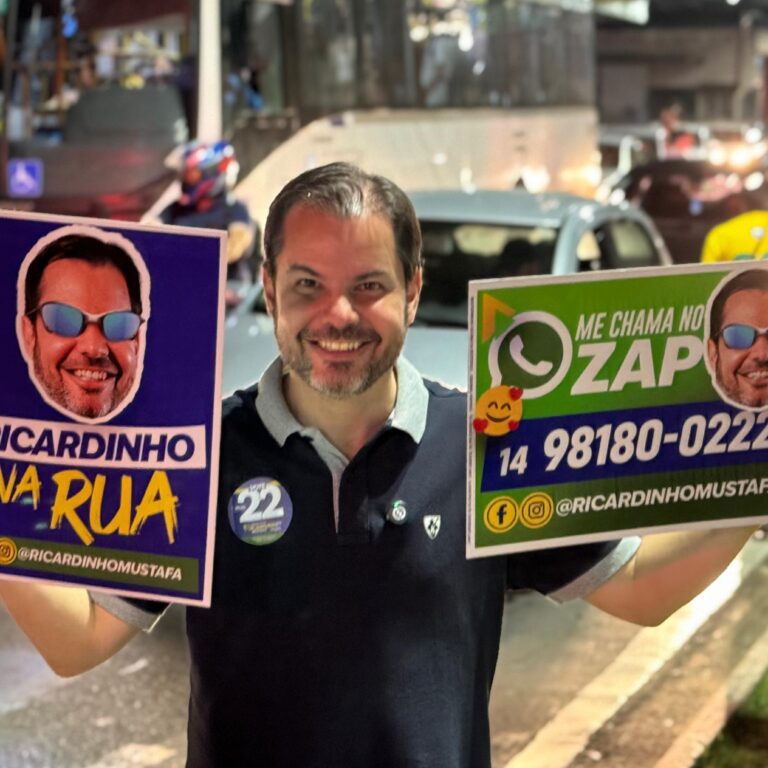 Ricardinho Mustafá faz campanha nos semáforos de Marília