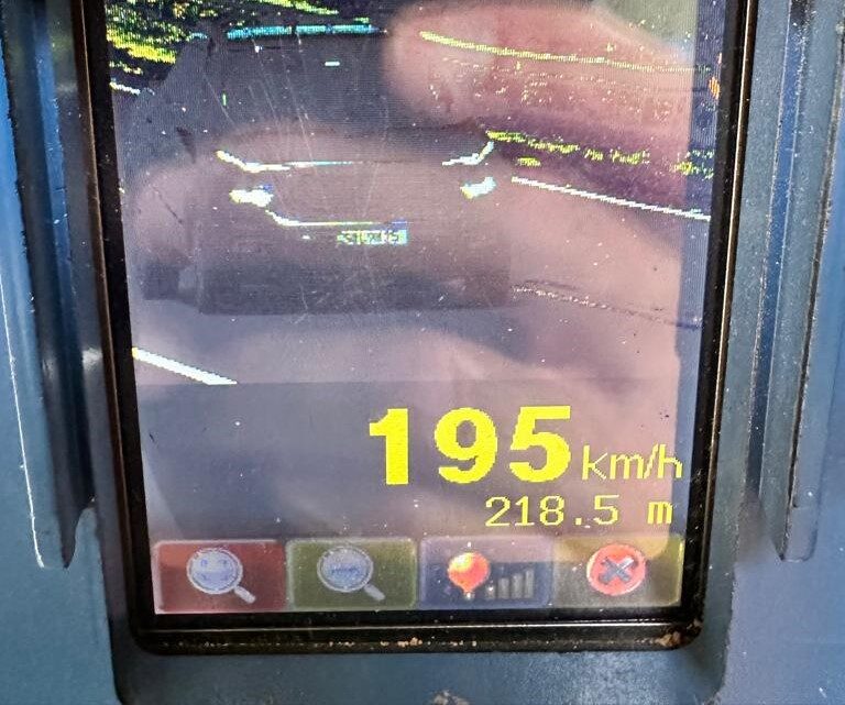 Carro é flagrado a 195 km/h na BR-153; rodovia tem pista simples e histórico de acidentes