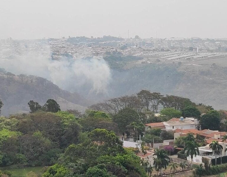 Além da fumaça e do calor, Marília sofre com falta d’água em bairros