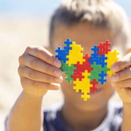 Câmara de Marília vota projetos voltados a pessoas com autismo nesta segunda