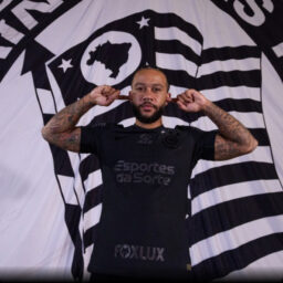 Corinthians confirma ausência de Memphis Depay na Copa do Brasil