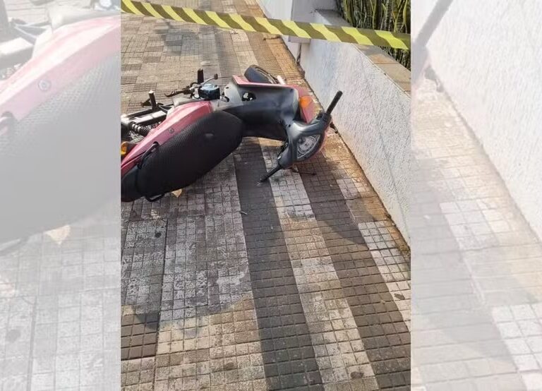 Motociclista sofre queda e morre ao atingir corda usada em desfile