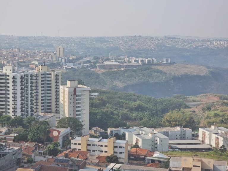 Fumaça persiste em Marília e rebaixa ainda mais a qualidade do ar