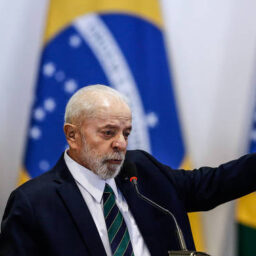 Lula assina medida provisória com crédito de até R$ 550 mi para combate a incêndios