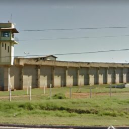 Presos ultrapassam barreira visual de agentes e fogem do semiaberto em Marília