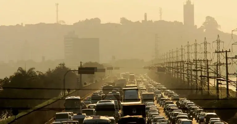 Qualidade do ar chega a níveis ‘insalubre’ e ‘perigoso’ no Brasil, aponta estudo