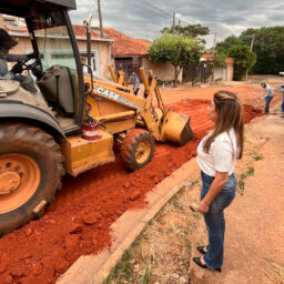 Professora Daniela mostra conquistas de asfalto, causa animal e inclusão nas escolas