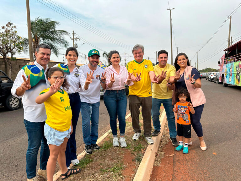 Carreata de Ricardinho Mustafá e Juliano percorre ruas de Marília