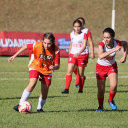 Sesi Marília oferece futebol feminino gratuito para meninas de seis a 15 anos