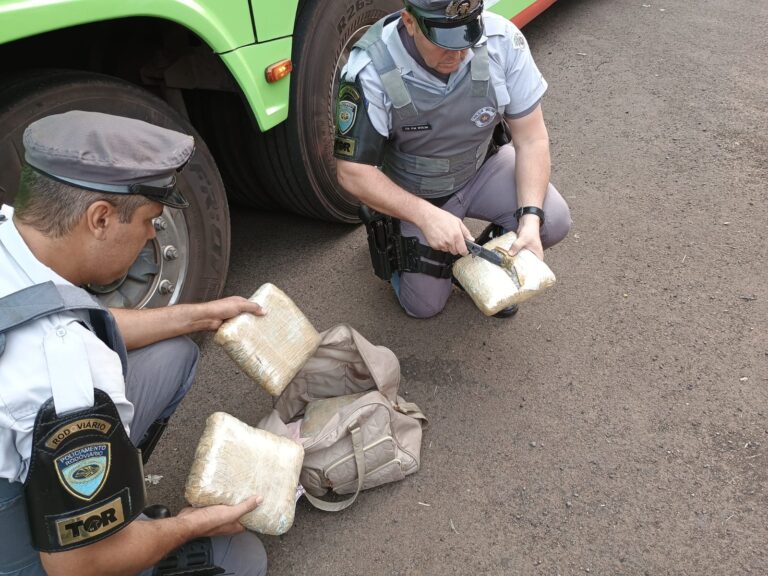 Boliviana é flagrada pela PM Rodoviária com drogas em linha internacional de ônibus