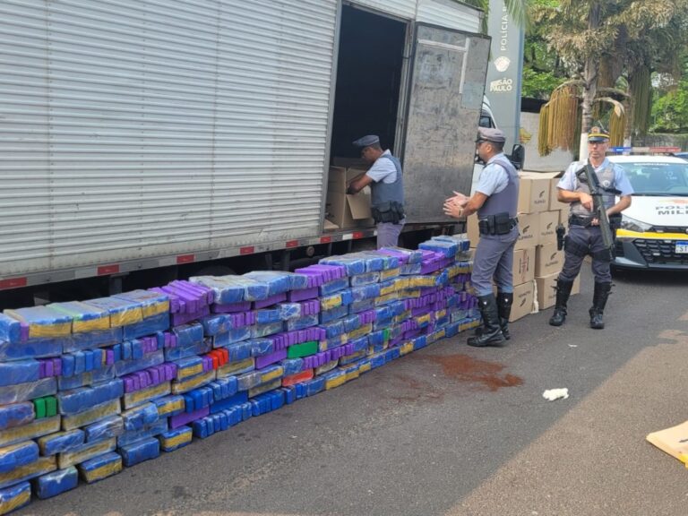 Carga de maconha é apreendida em praça de pedágio e estimativa indica meia tonelada