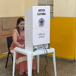 Otimista, Nayara Mazini do Psol vota e diz que missão foi cumprida