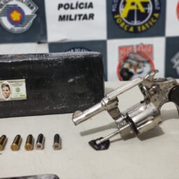 Após fuga em alta velocidade, motoboy é preso com maconha, cocaína, ecstasy e arma