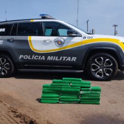 Em blitz da PM Rodoviária, mulher é presa com drogas e homem com eletrônicos