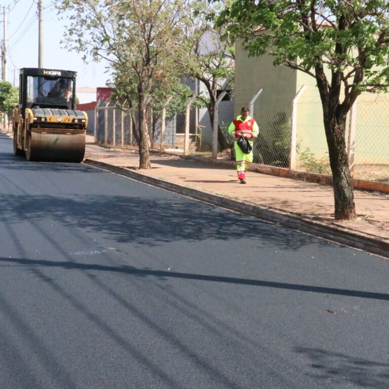 Marília intensifica recuperação asfáltica em diversos pontos da cidade