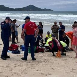 Pai morre afogado e menino de 10 anos desaparece em praia de Santa Catarina