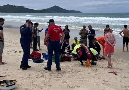 Pai morre afogado e menino de 10 anos desaparece em praia de Santa Catarina