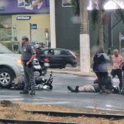 Motociclista fica ferido em acidente na rotatória da avenida das Esmeraldas